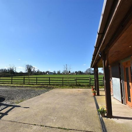 Oak Tree Stables Cottage 버밍엄 외부 사진