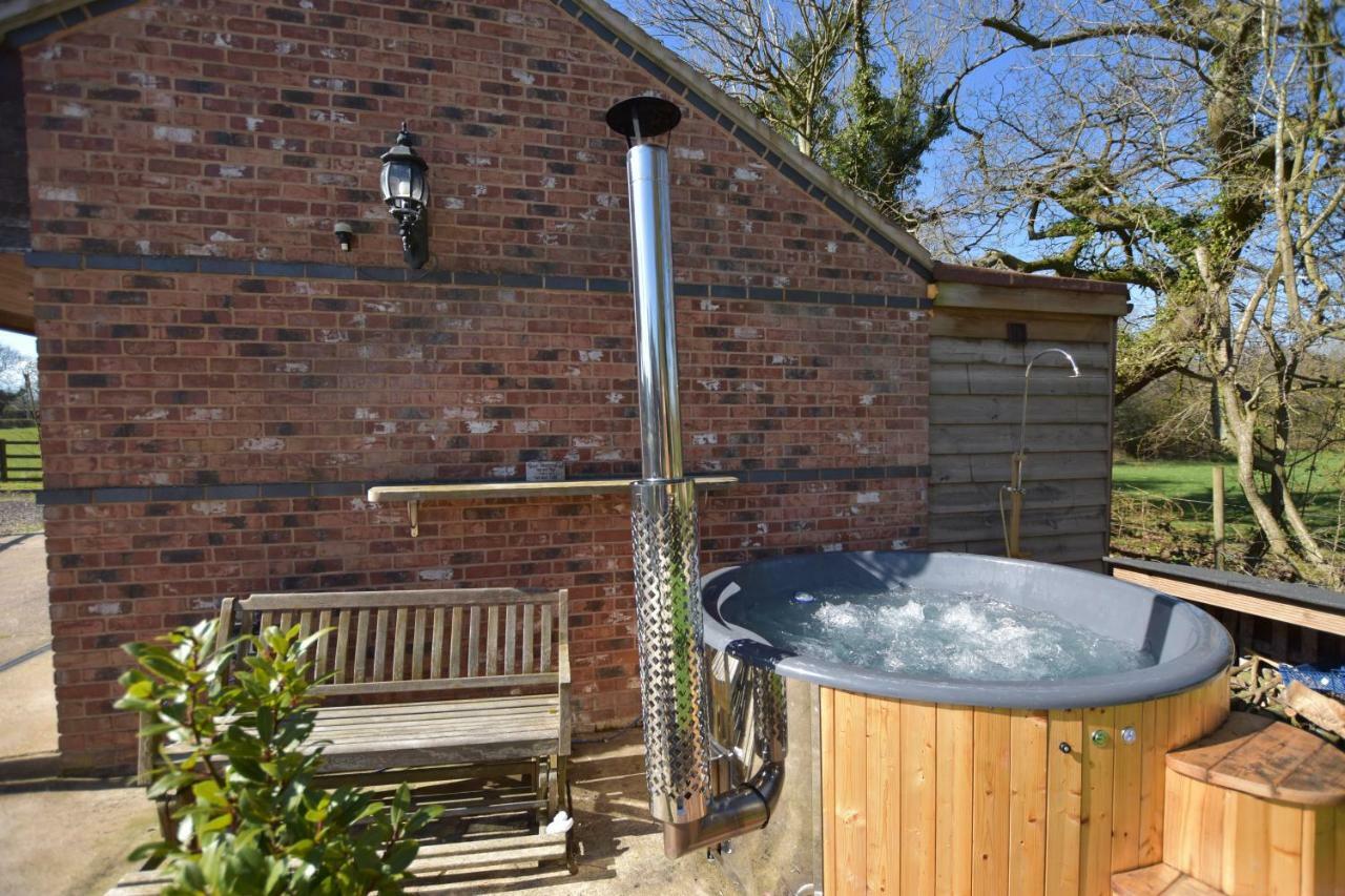 Oak Tree Stables Cottage 버밍엄 외부 사진